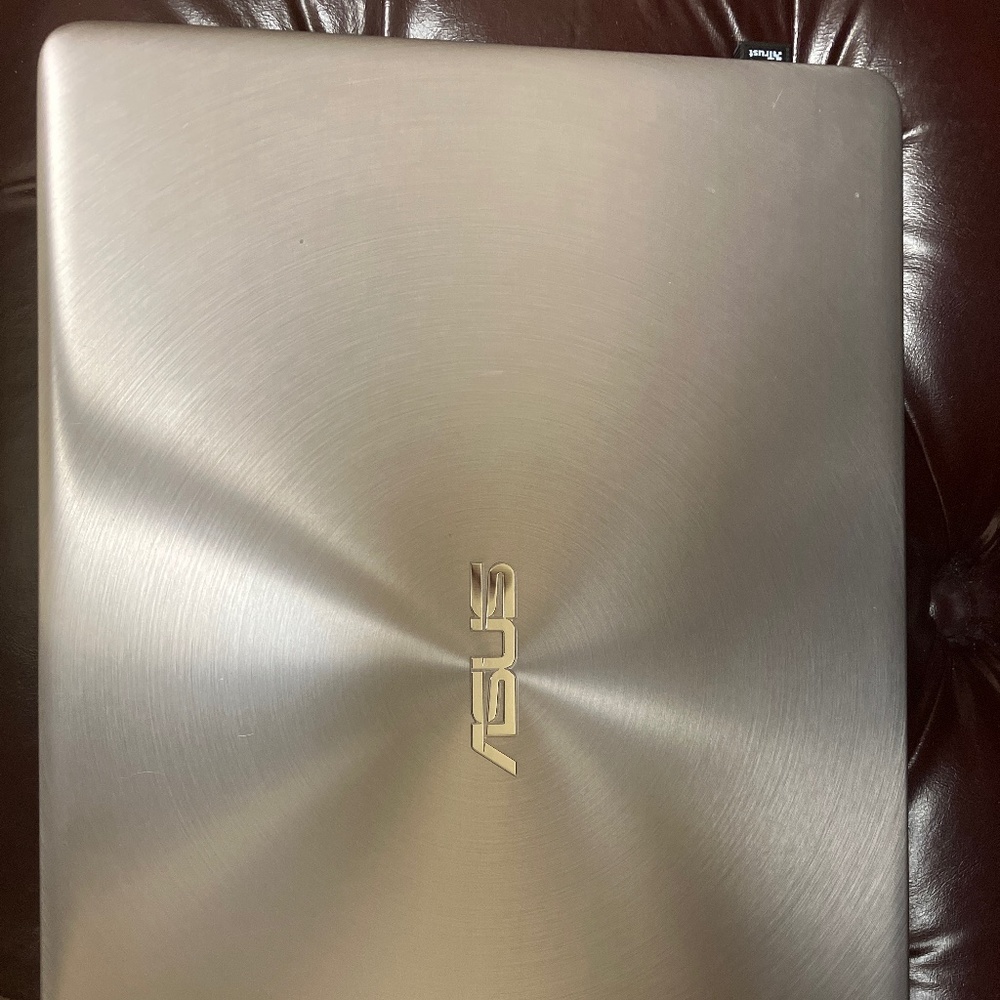 ASUS i7 2018 silver 15”